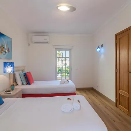 - Vinte Villa Vilamoura