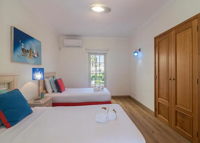 - Vinte Villa Vilamoura